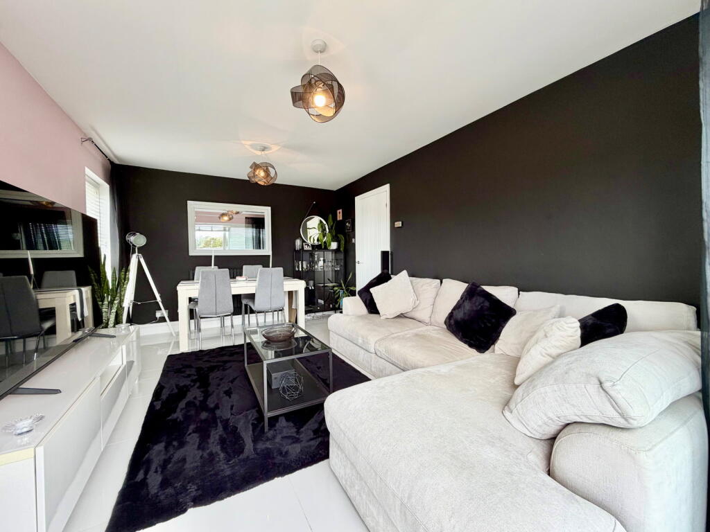 Apartment in Torquay, Torbay - View 3