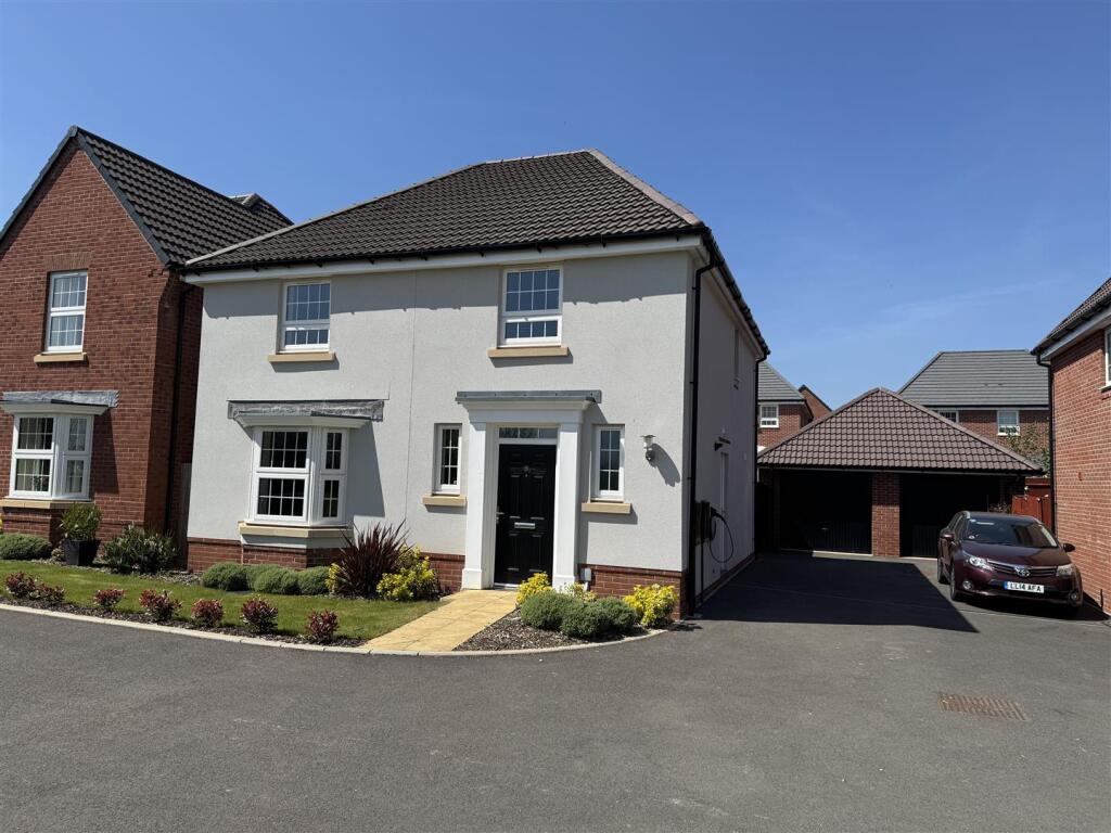 4-bed detached on Peregrine Close, Newent, £380,000