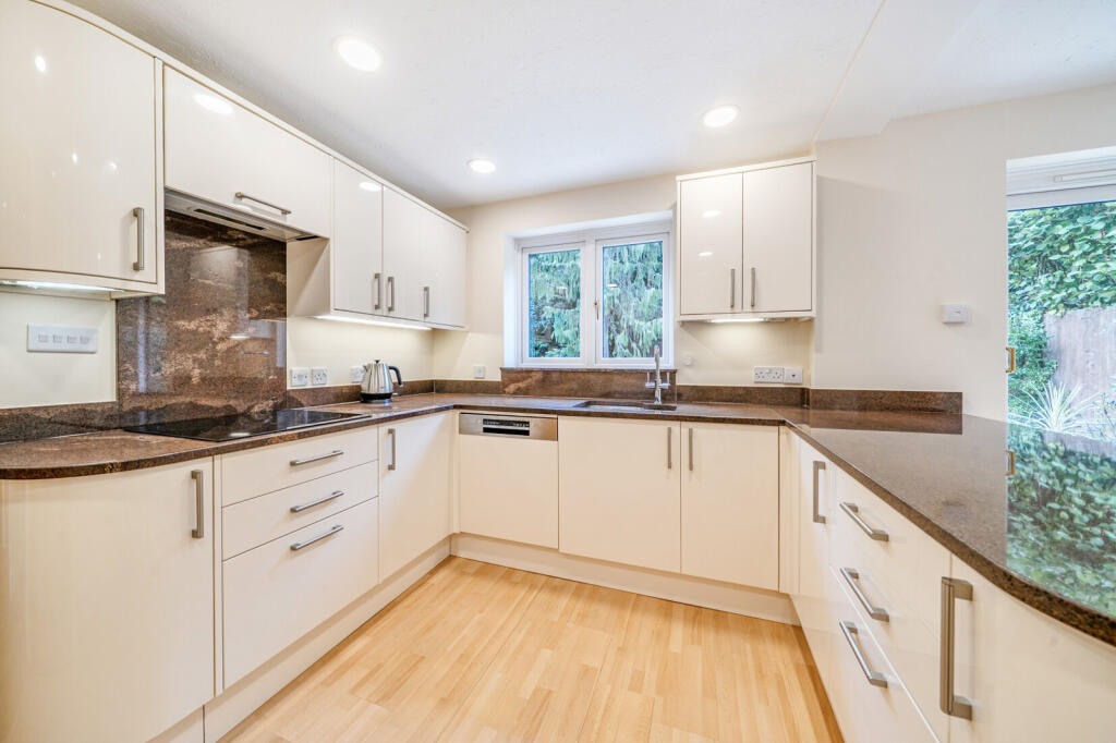 House in Slough, Sunninghill and Ascot - More