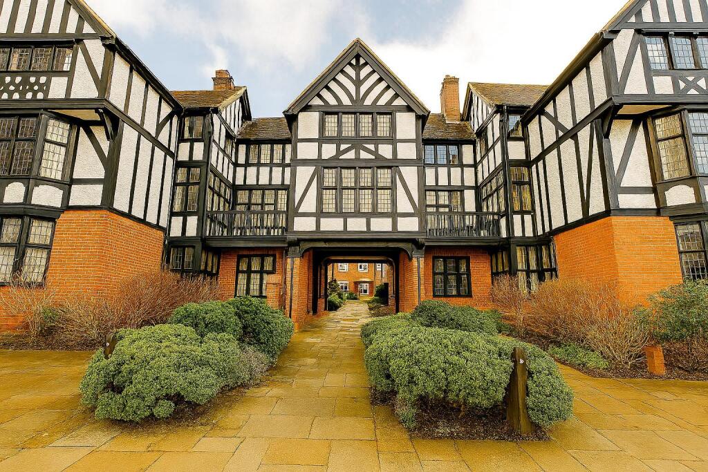 Main image of property: Rothschild Place, Tring