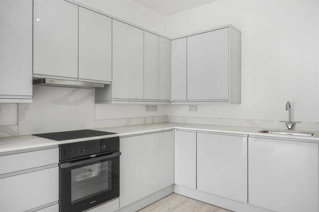 Apartment in London - View 5