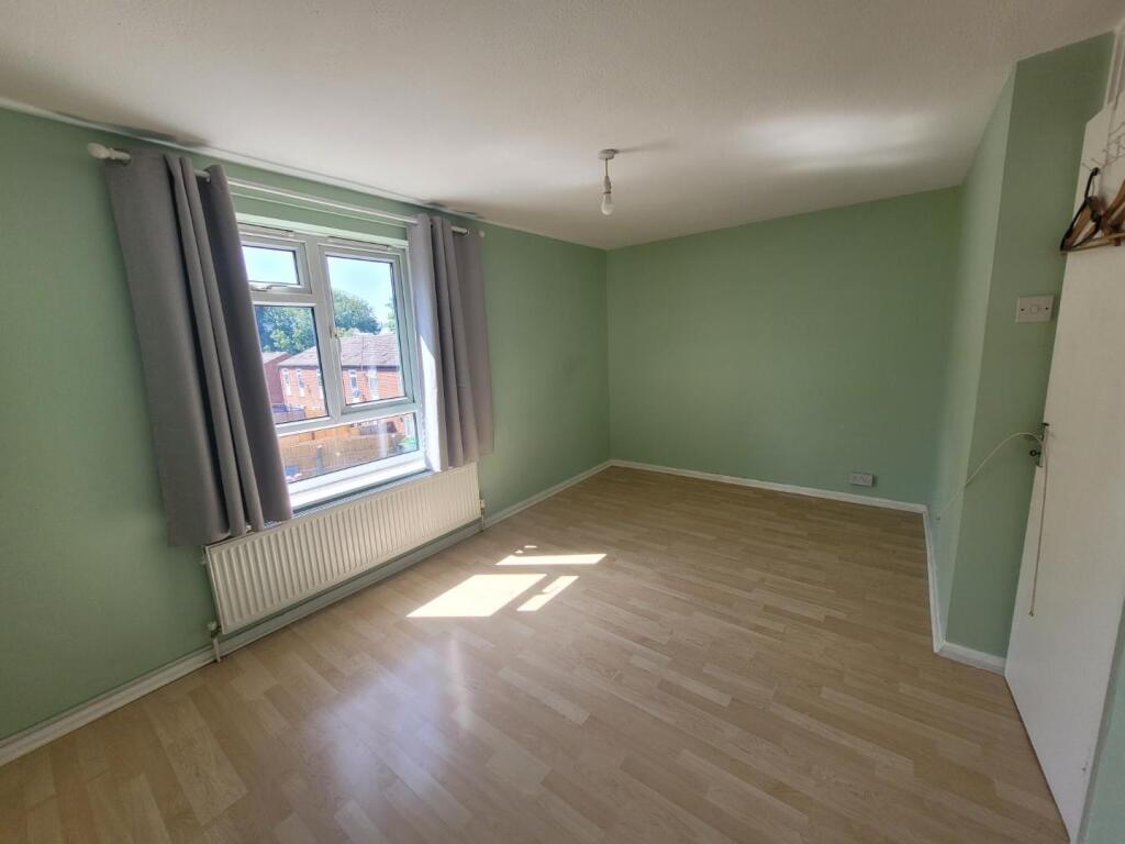 House in Northampton, Wellingborough - View 2