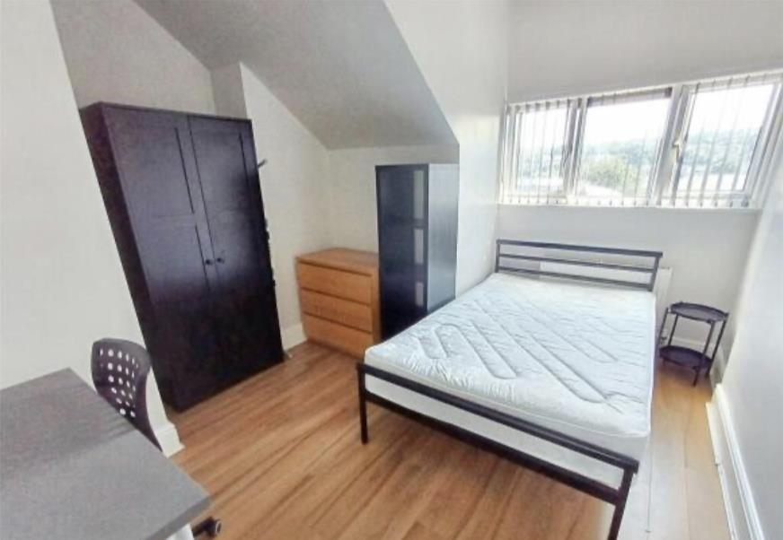 House in Sheffield, Moorhead, City Centre - More