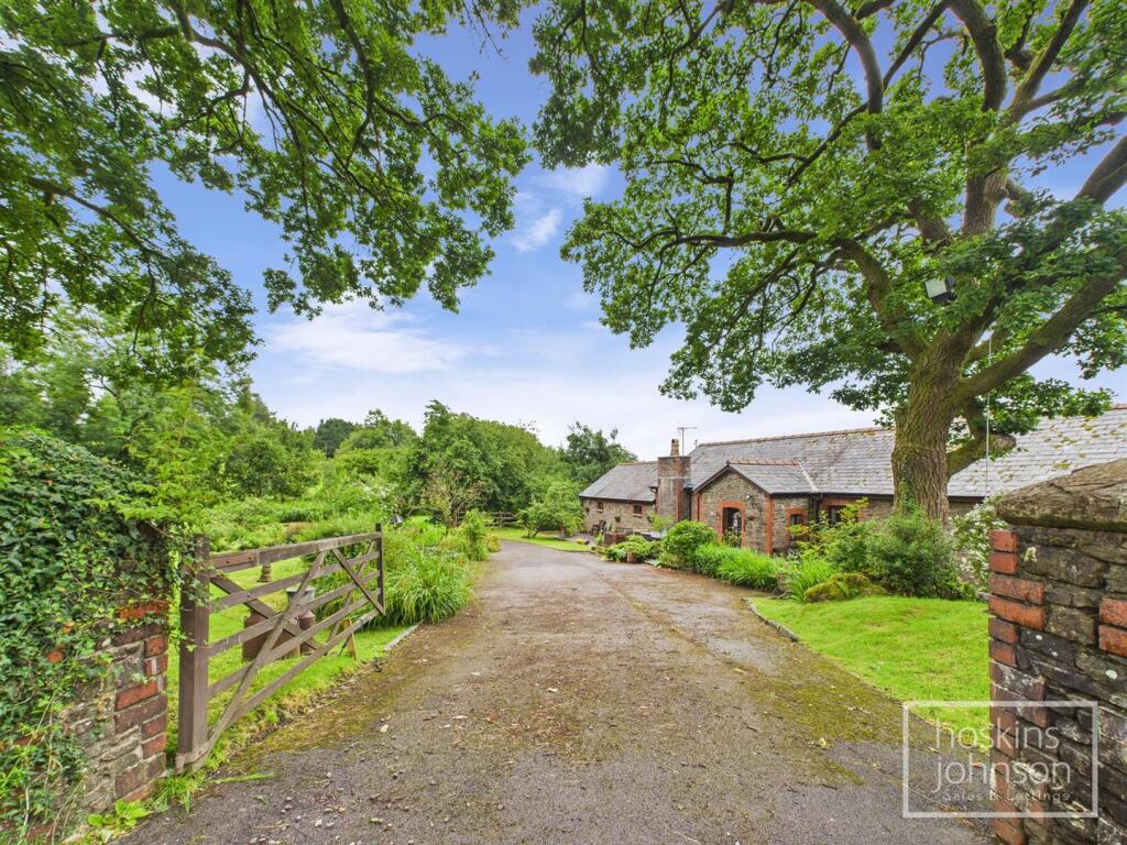 Main image of property: Ynysybwl, Pontypridd