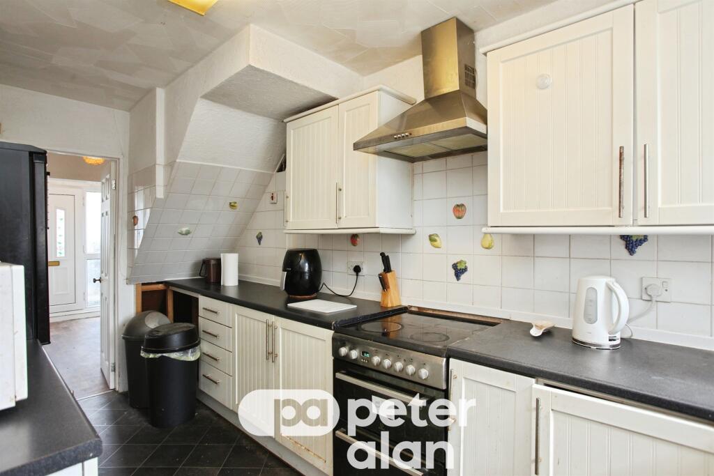 House in Newport - View 4