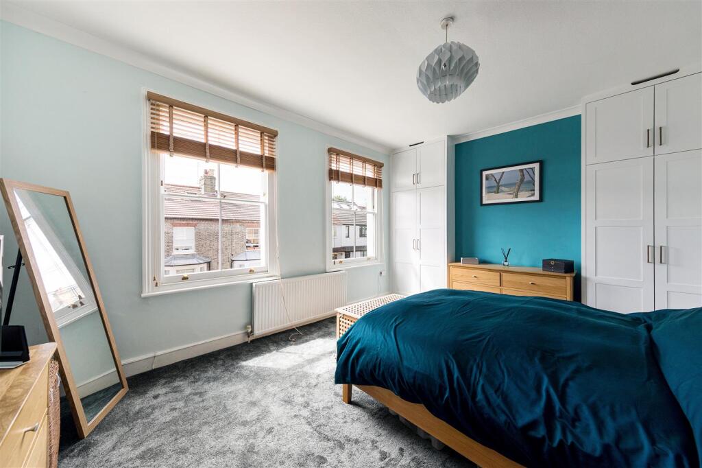 House in London, Whipps Cross, Leyton - More