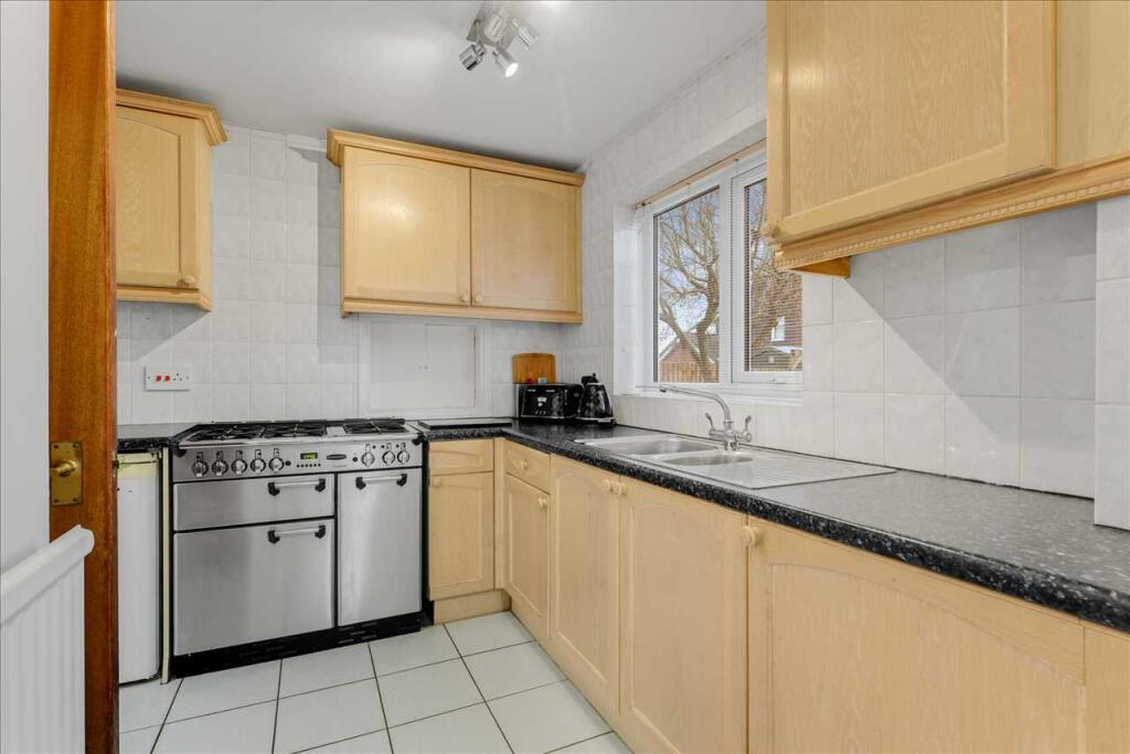 Bradvue Crescent, Bradville, Milton Keynes photo 3