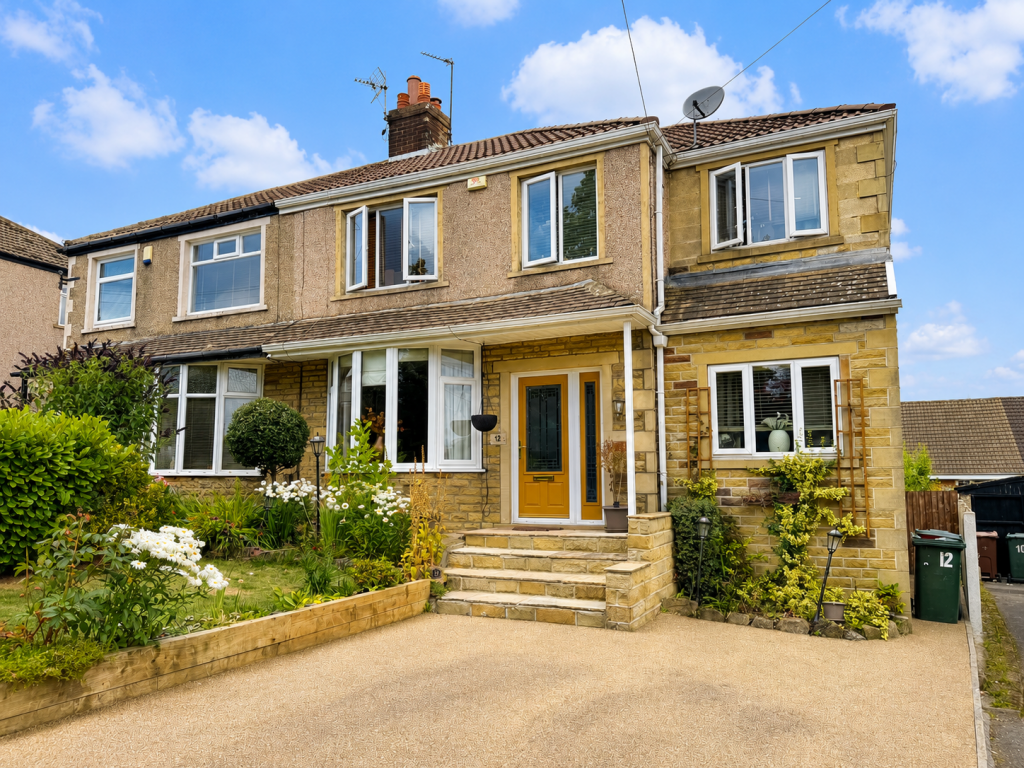 4-bed semi-detached on Fairway Grove, Bradford, BD7 4JE, £290,000