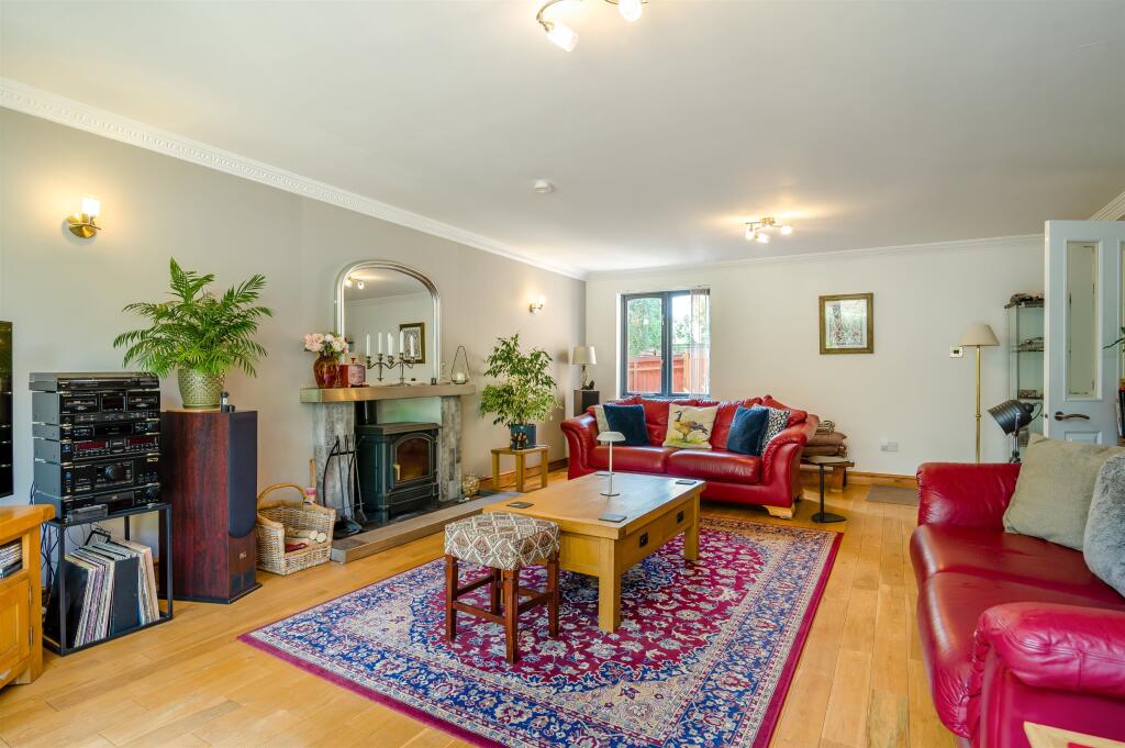 House in Newport - View 5