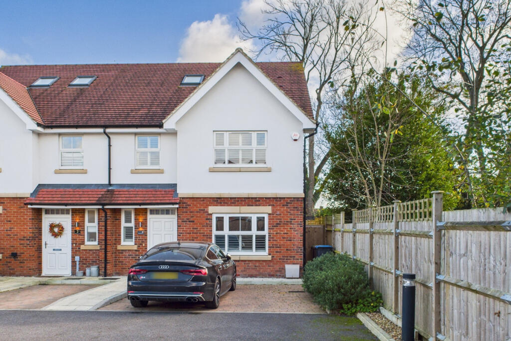 Main image of property: Rosecroft Close, Bovingdon Hemel Hempstead, HP3