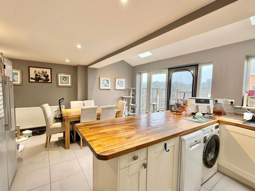 Highlands Close, Dibden Purlieu, SO45 photo 2