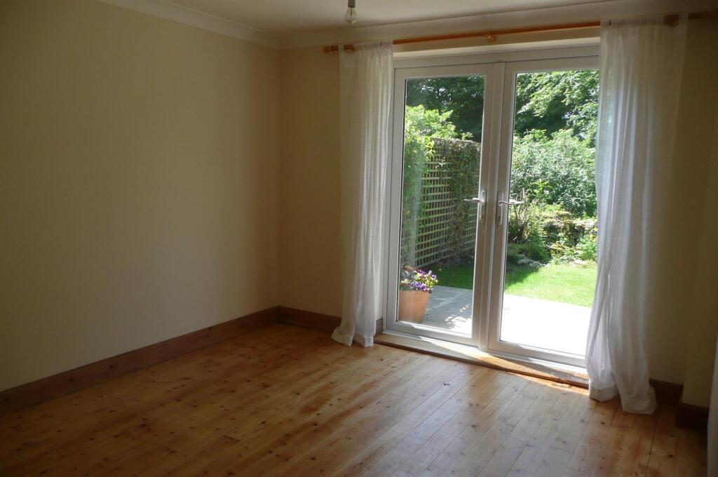 House in Gloucester - View 5
