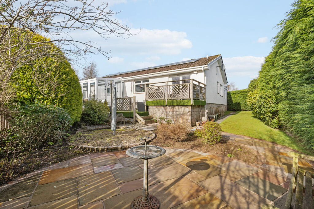 House in Crosslee, Craigends, Renfrewshire - View 2