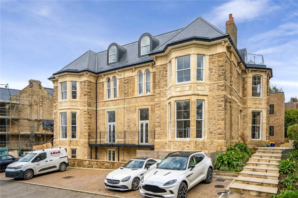 Main image of property: Apartment 7, Bay Court, 2-6 Bay Road, Clevedon, Somerset, BS21