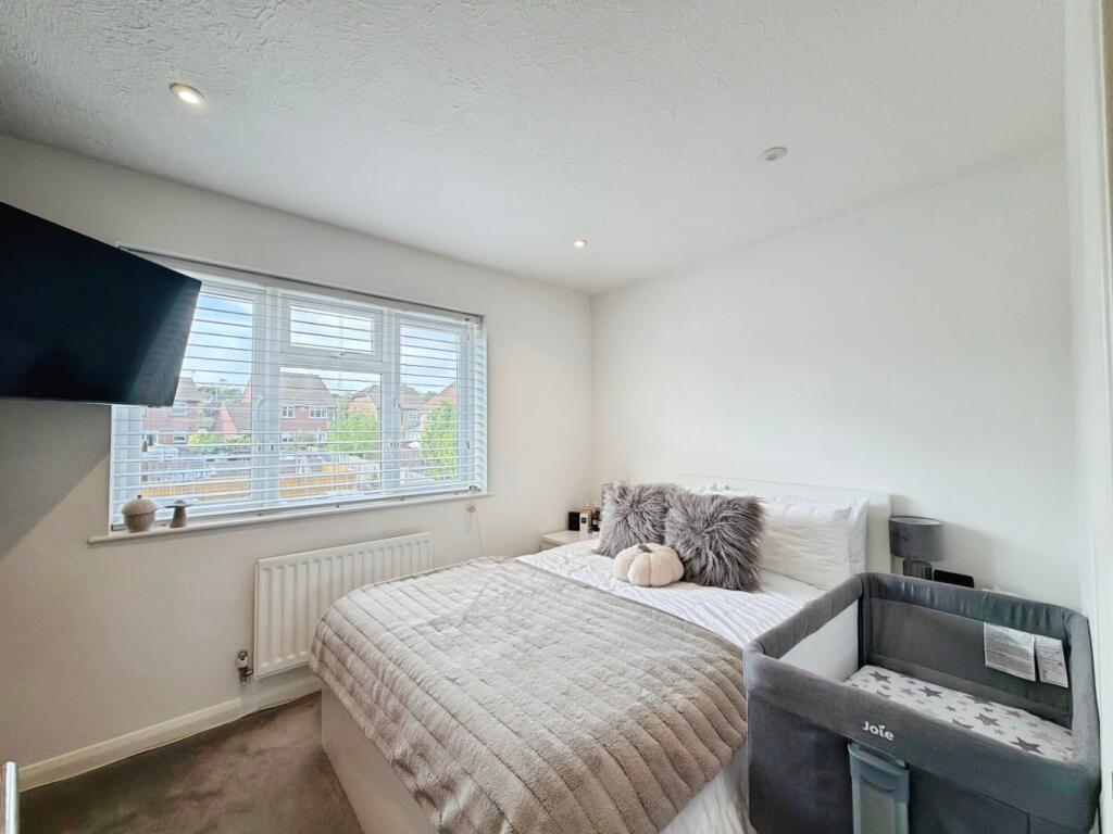 House in Newell Green, Warfield - View 5