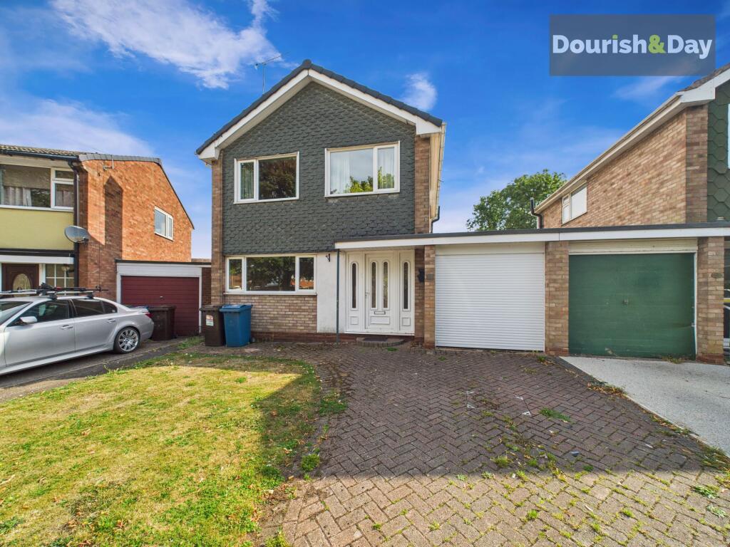 3-bed detached on Manor Farm Crescent, Stafford, ST17, £215,000