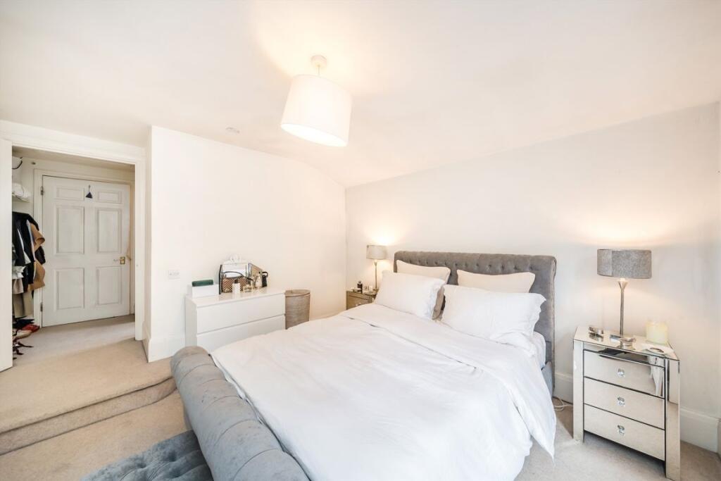 House in London, Sands End, Fulham - More