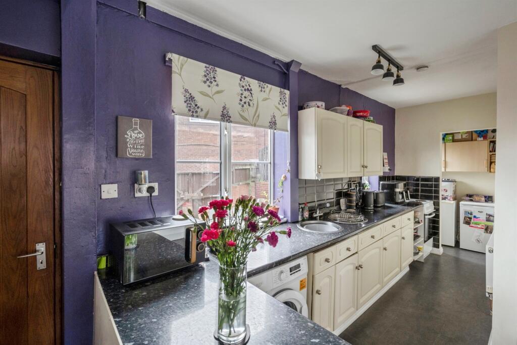 Emerson Avenue, Stainforth, Doncaster photo 4