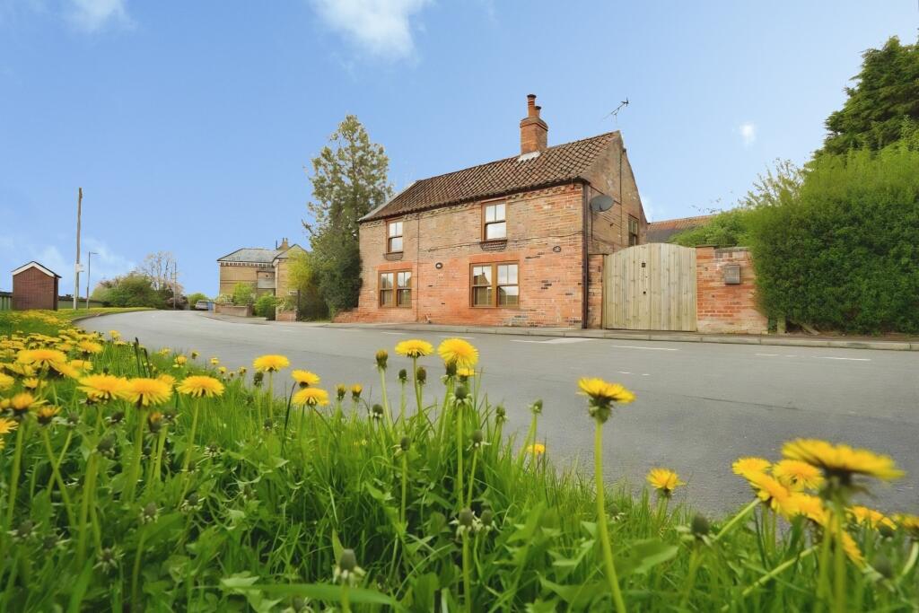 3-bed house on Canal Lane, West Stockwith, Doncaster, £260,000