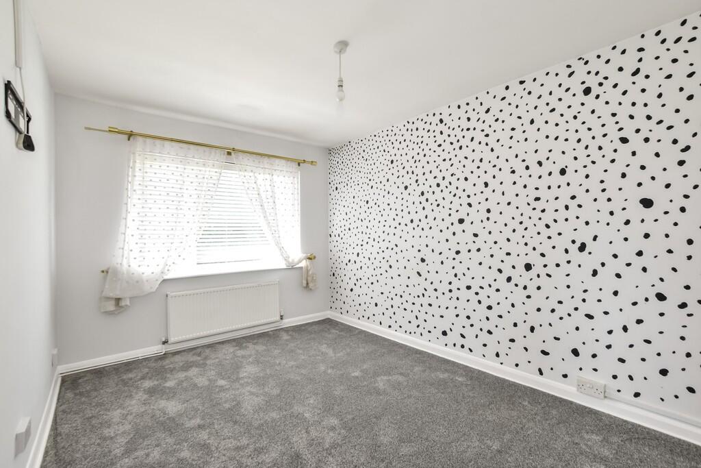 Apartment in Watford, Hertfordshire - View 3