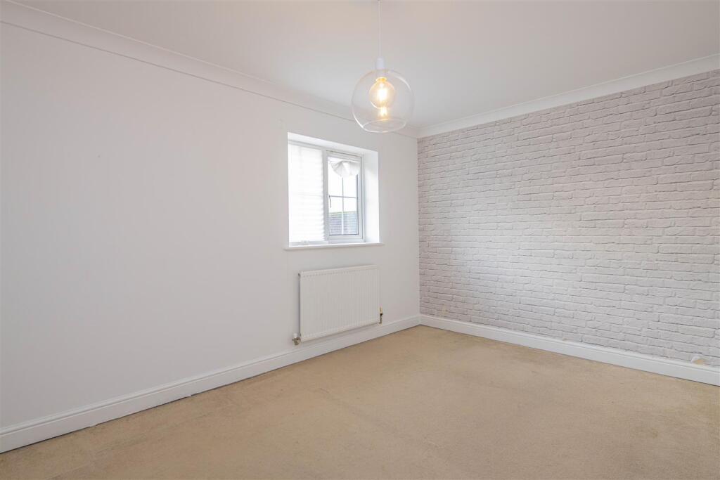 Apartment in Kettering, Avondale - View 4