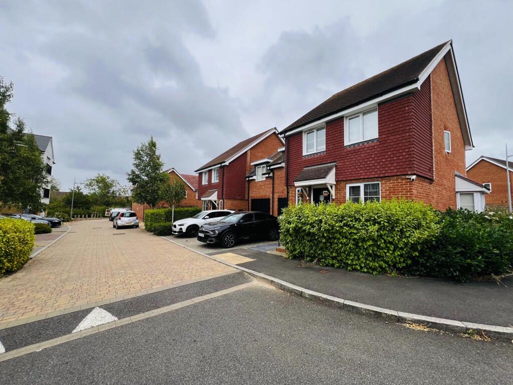 House in Horsham, Colgate - View 2