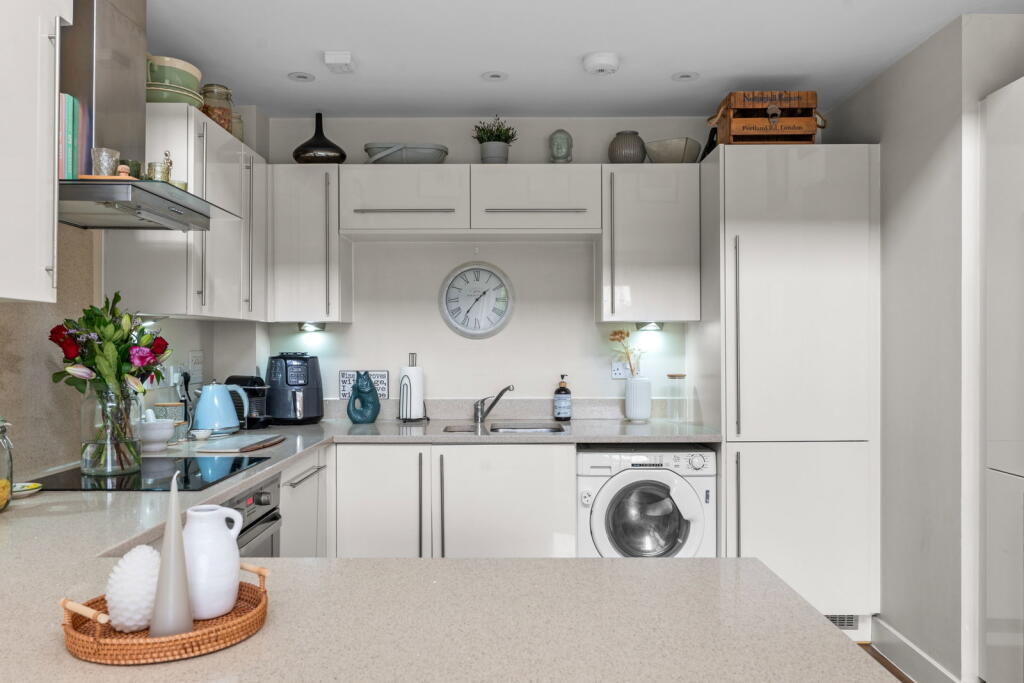 Apartment in Redhill - View 3
