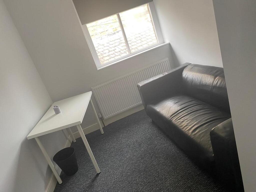 17A, Greenhead Road, Huddersfield photo 4