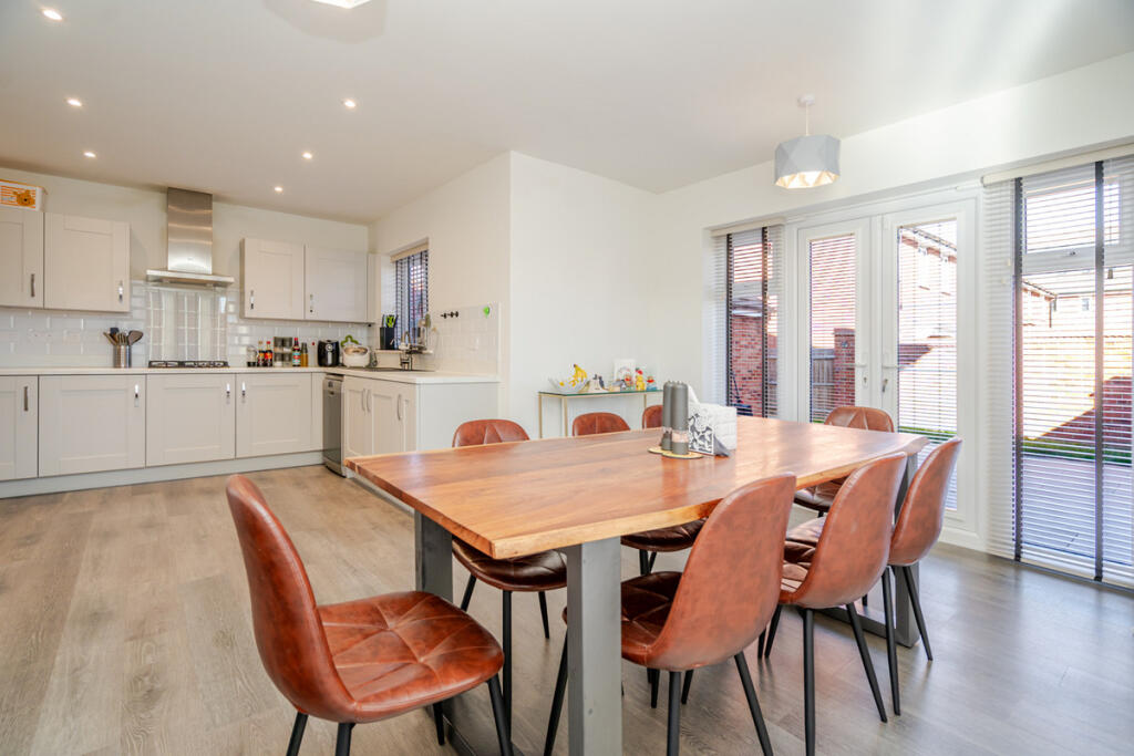 House in Milton Keynes, Eagle Farm, Wavendon - View 3