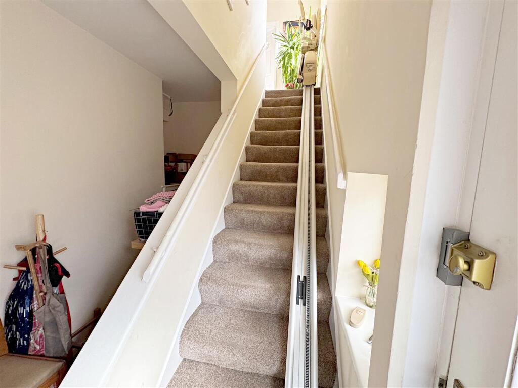 Apartment in Doncaster, North East Lincolnshire - View 4