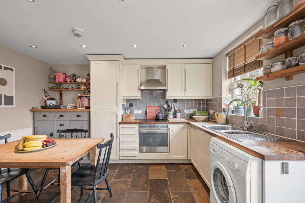 House in Stoke-on-Trent - View 4