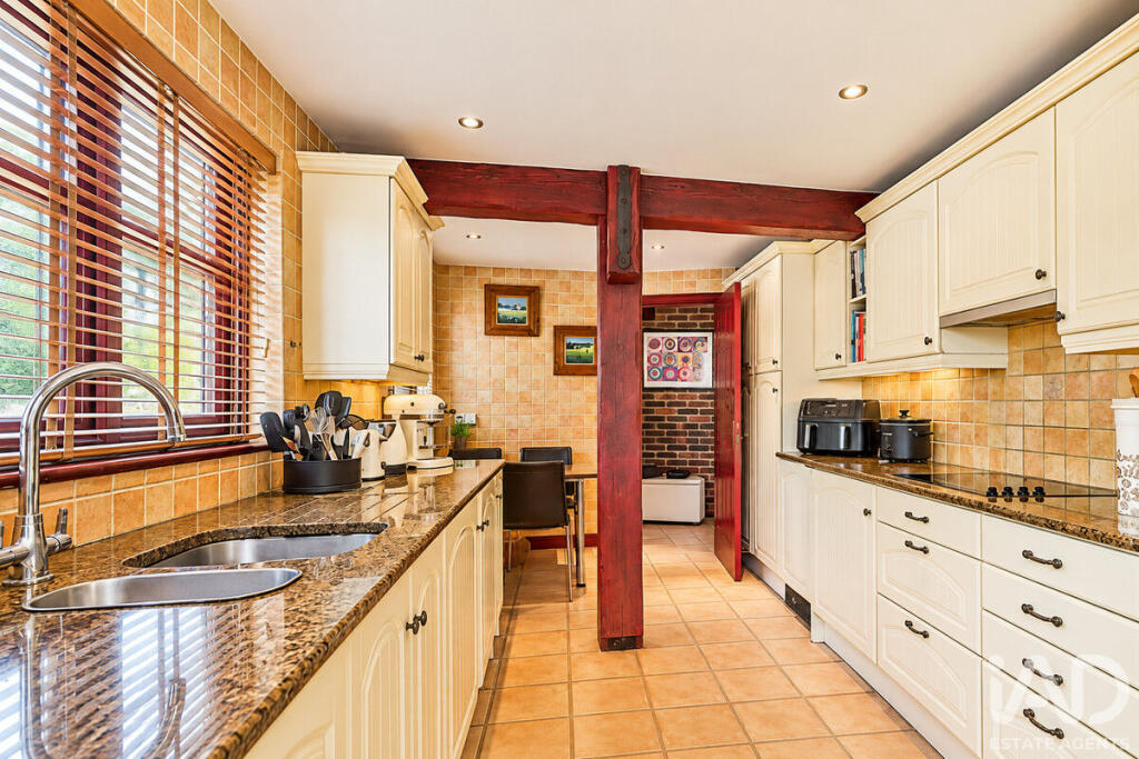 House in Epping Forest, Loughton - More
