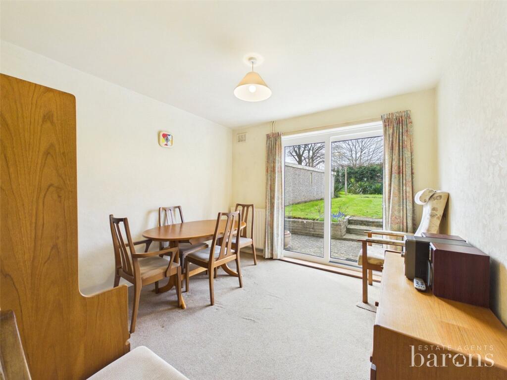 Maple Crescent, Basingstoke, Hampshire, RG21 photo 4