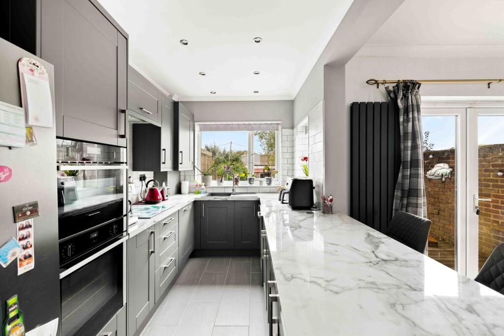 House in Folkestone, Cheriton - View 4