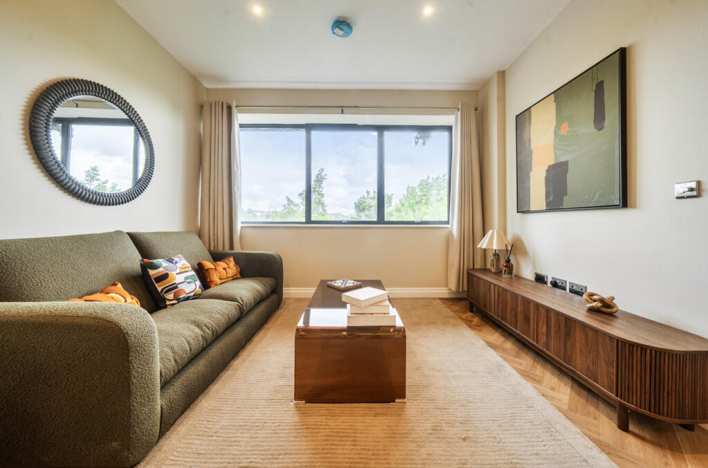 Apartment in St Albans, St Stephens - View 3