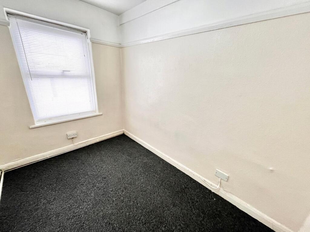 Apartment in Southend-on-Sea - More