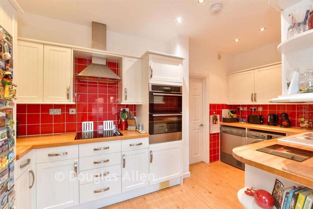 4-bed terraced on Collier Row Lane, Collier Row, Romford, Essex, £500,000