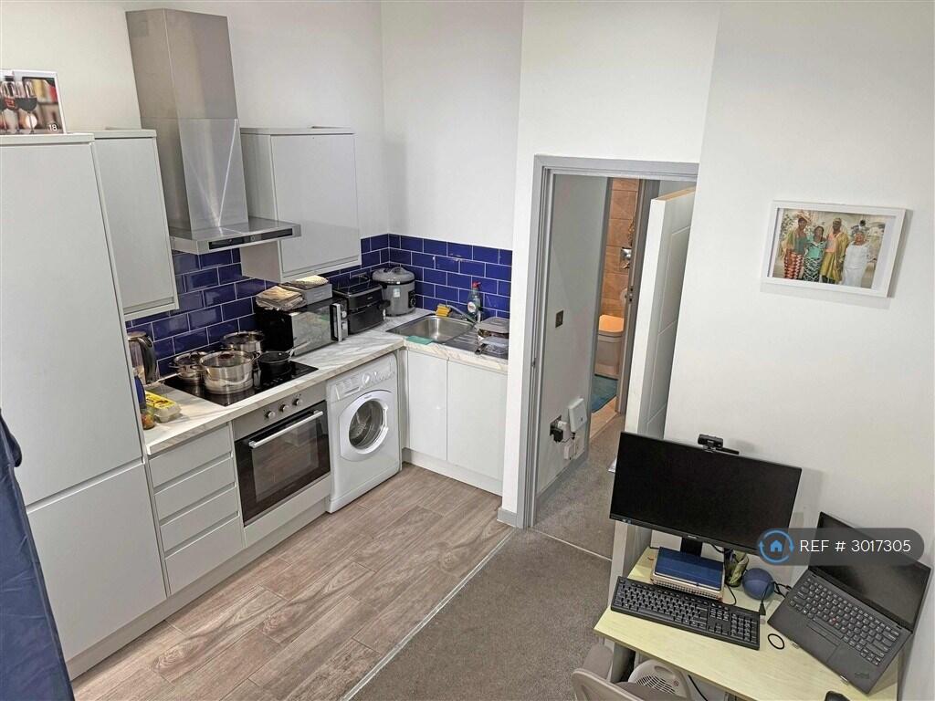 Apartment in Doncaster - View 5