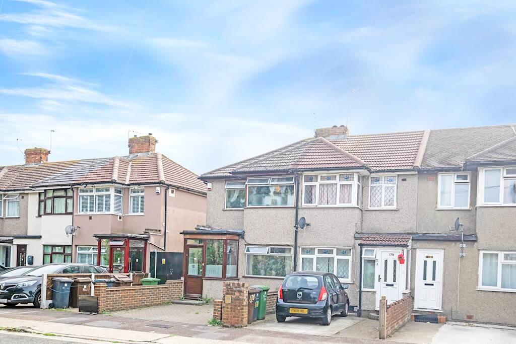 Main image of property: Oval Road North, Dagenham, London, RM10
