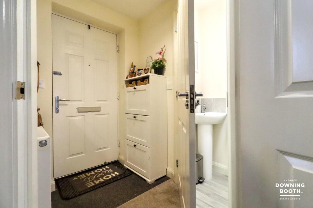 Neale Close, Lichfield, WS13 6UJ photo 4