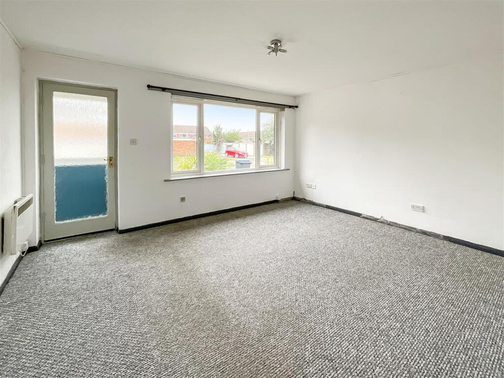 Coppice Close, Hinckley photo 2