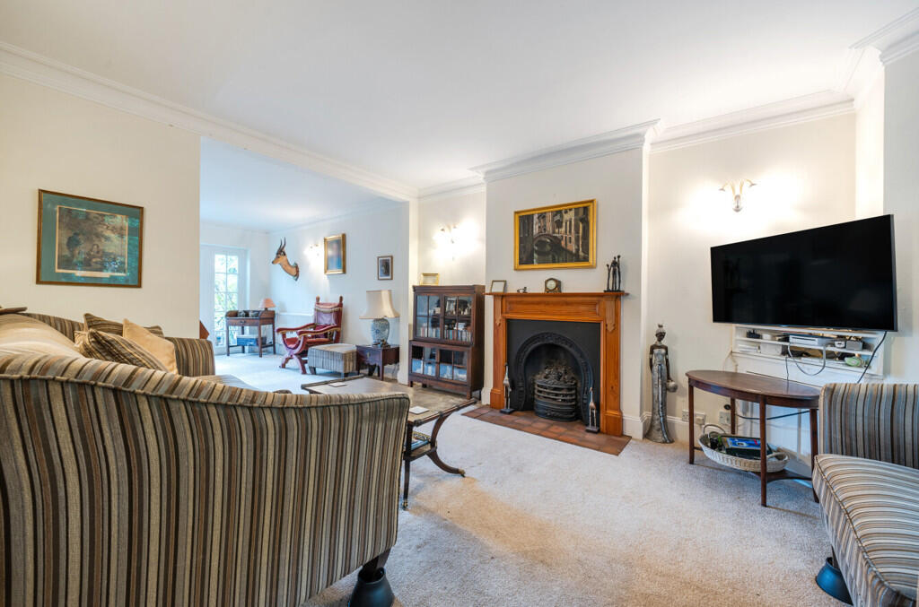 Addiscombe Road, Crowthorne, Berkshire - View 3