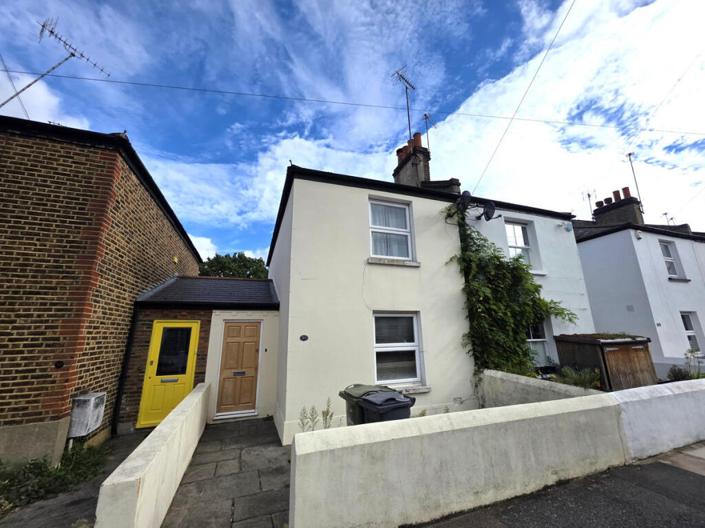 3-bed semi-detached on Wellfield Road, London, SW16, £450,000