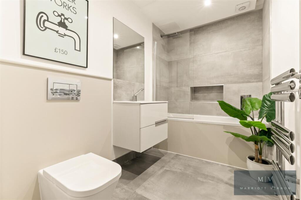 Apartment in Croydon - More