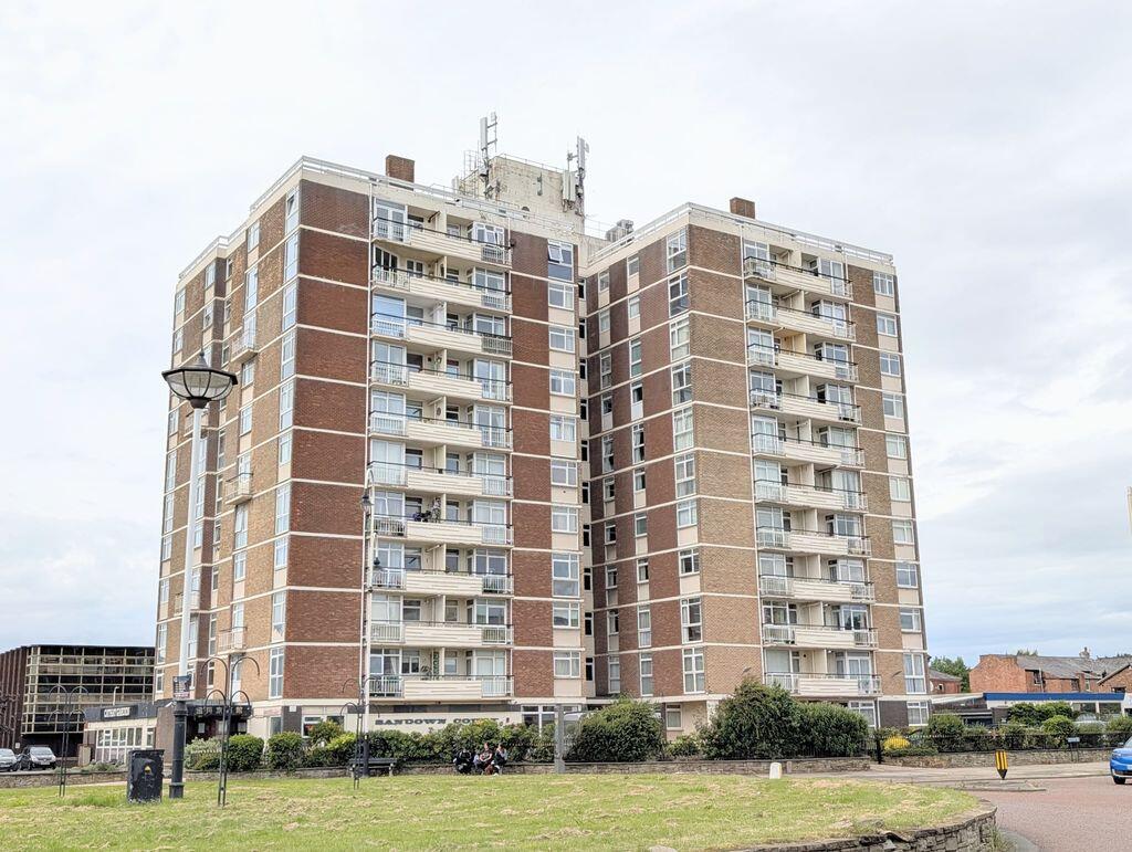 Main image of property: To Let - Sandown Court, Albert Road, Southport Town Centre - 2 Bed Apt