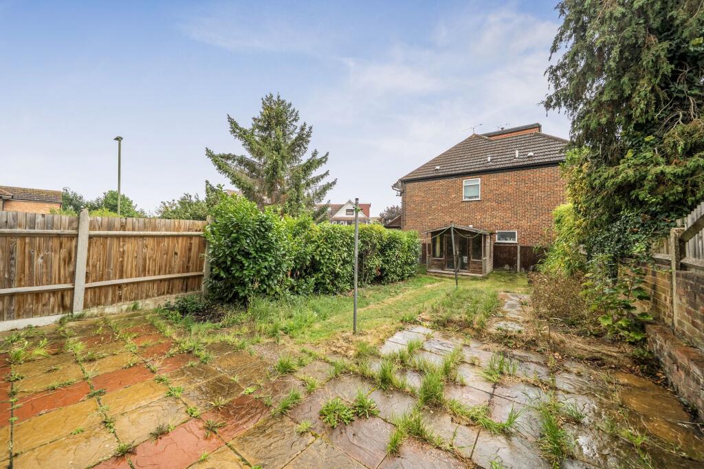 House in London, West Finchley - View 2