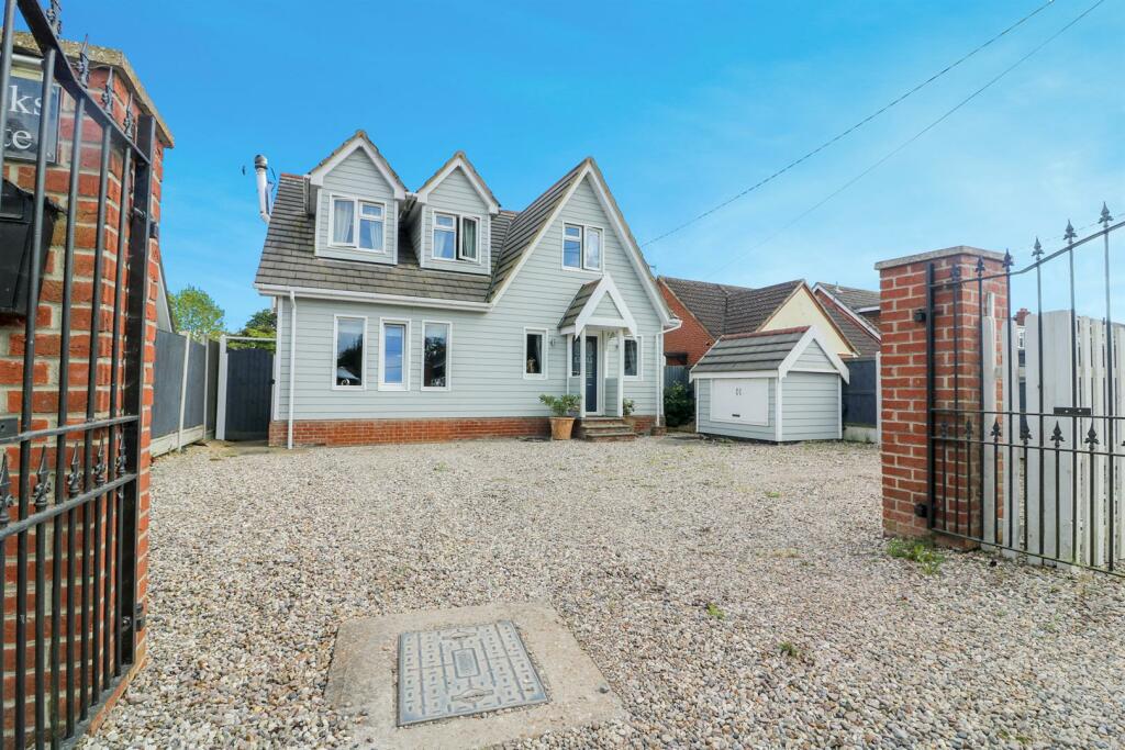 4-bed detached on 533 Moorhen Avenue, St. Lawrence, £525,000