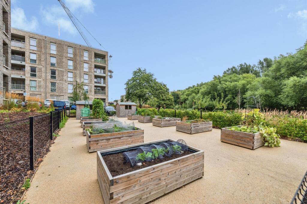Apartment in Oxford, Littlemore - More