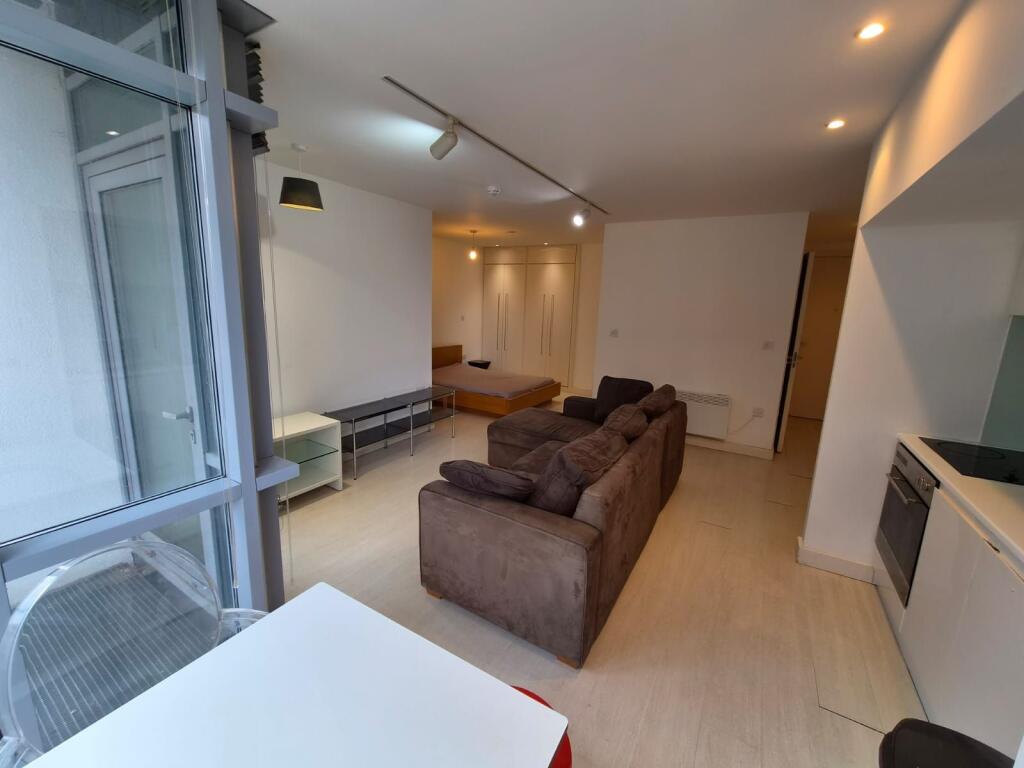 Apartment in Leeds, West Yorkshire - View 3
