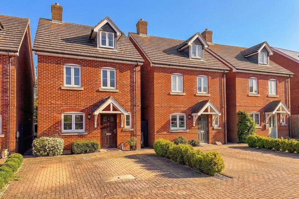 Main image of property: Langmeads Close, East Preston, BN16